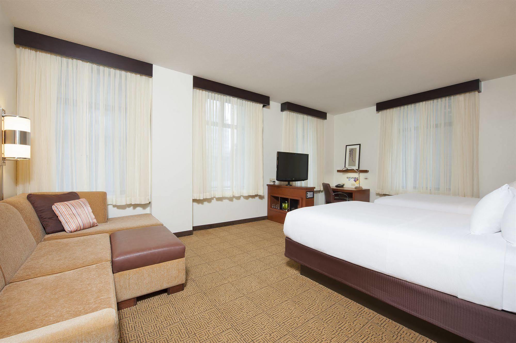 Hyatt Place Des Moines Downtown Exterior foto
